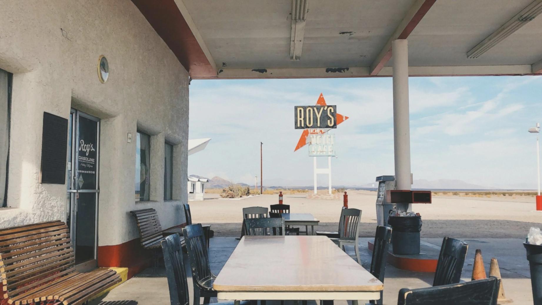 Finanzanalysten bei der Arbeit mit Unternehmensdaten